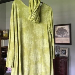 Pure Jill woman’s tunic with infinity scarf.